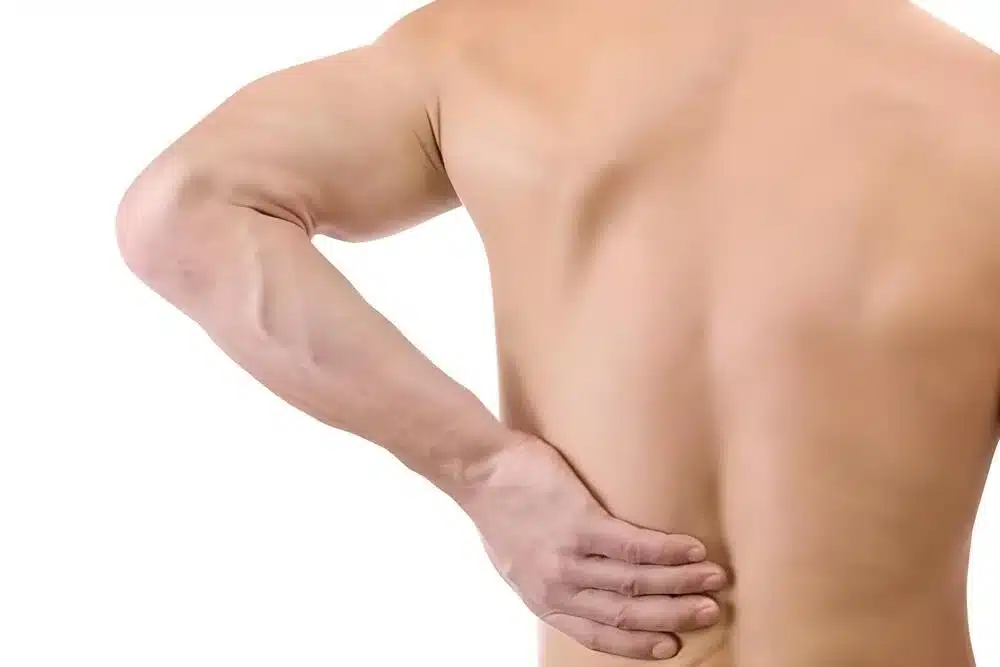 hombre con hiperlordosis lumbar